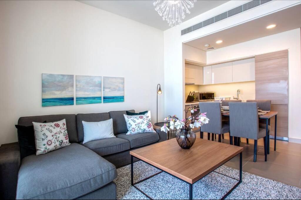 A Luxury Aprt 2 Bedrooms Balcony With Wonderful View Mall Access Hi Speed Wifi Beach Access & Much More For Family Only Samaheej Экстерьер фото